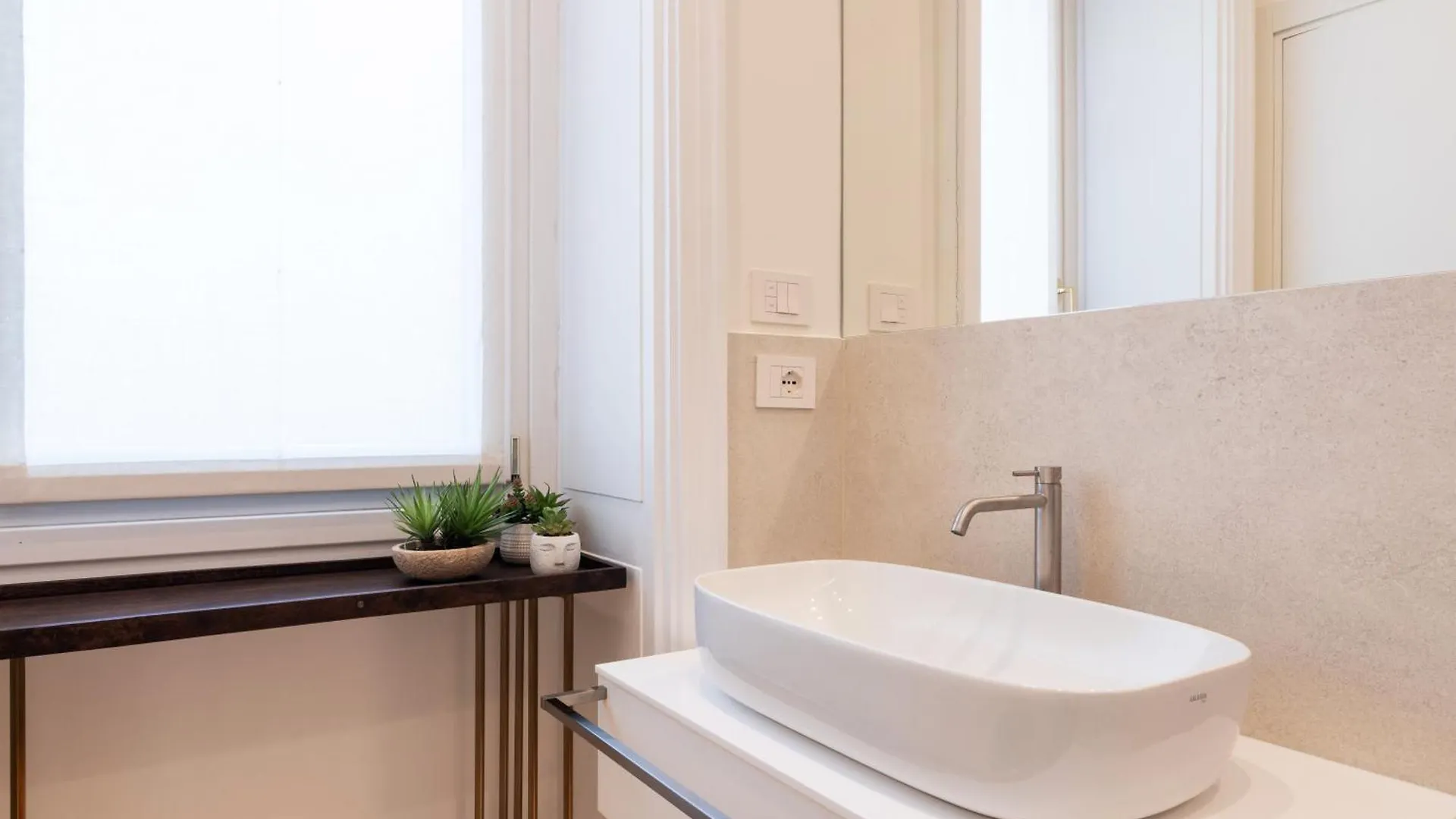 Apartamento Proudlymi - Nuovo Appartamento 3 Camere Moscova Milão